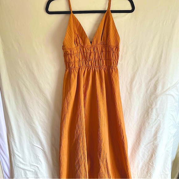 **NWT** CIDER, Orange V-Neck Shirred Waist Midi Dress - Picture 11 of 13
